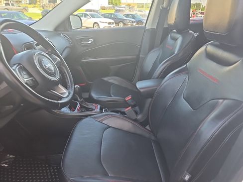 Used 2019 Jeep Compass Trailhawk w/ Leather Interior Group AWD/4WD image 14