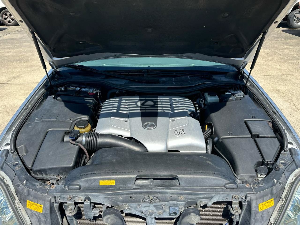 Used 2004 Lexus LS 430 RWD image 18