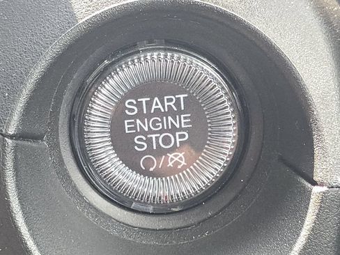Used 2023 Jeep Renegade Latitude AWD/4WD image 31