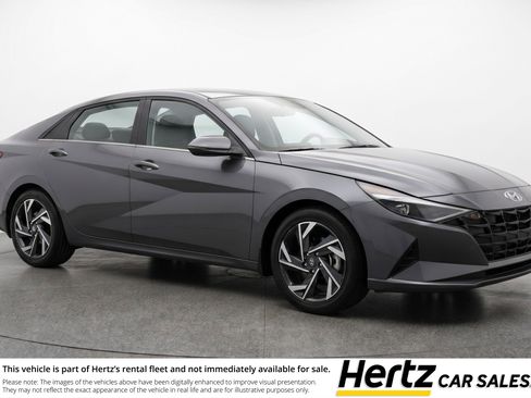 Used 2025 Hyundai Elantra SEL image 1