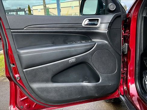 Used 2022 Jeep Grand Cherokee Limited image 23