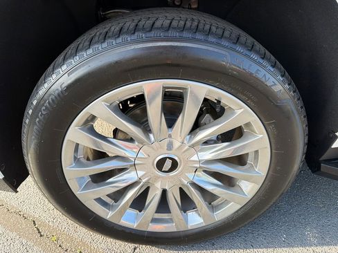 Used 2023 Cadillac Escalade Premium Luxury image 11