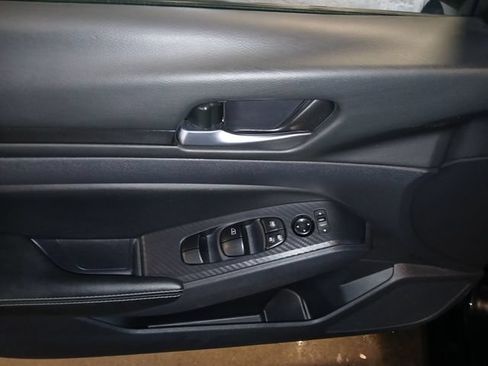 Used 2025 Nissan Altima 2.5 SV FWD image 14