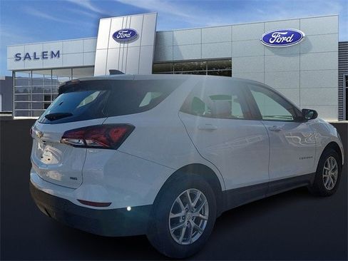 Used 2022 Chevrolet Equinox LS w/ LPO, Floor Liner Package image 3