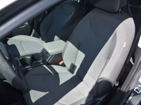 Used 2025 Kia K4 LXS image 12