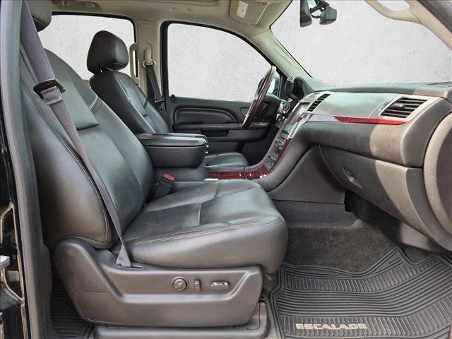 Used 2014 Cadillac Escalade Luxury RWD image 12