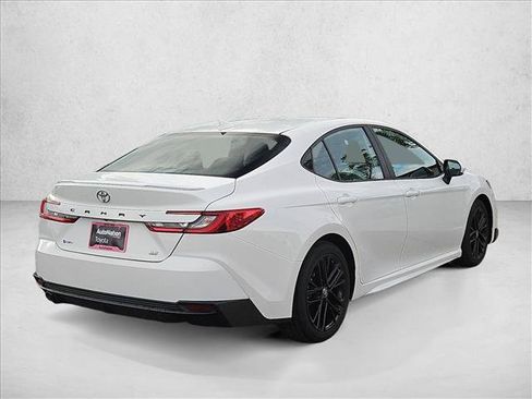 Used 2025 Toyota Camry SE FWD image 5