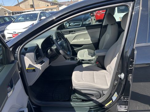 Used 2018 Hyundai Elantra SE FWD image 12