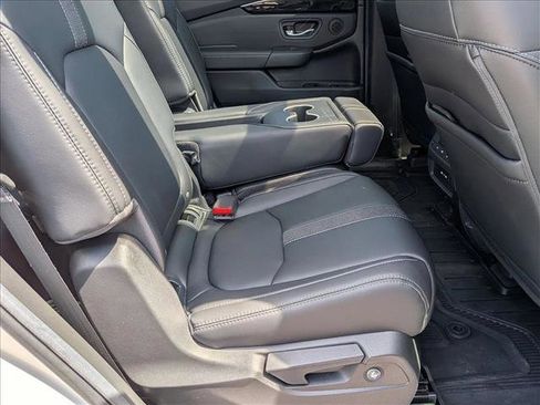 Used 2025 Honda Pilot Touring image 23
