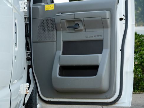 Used 2014 Ford E-150 and Econoline 150 w/ Power Group RWD image 37