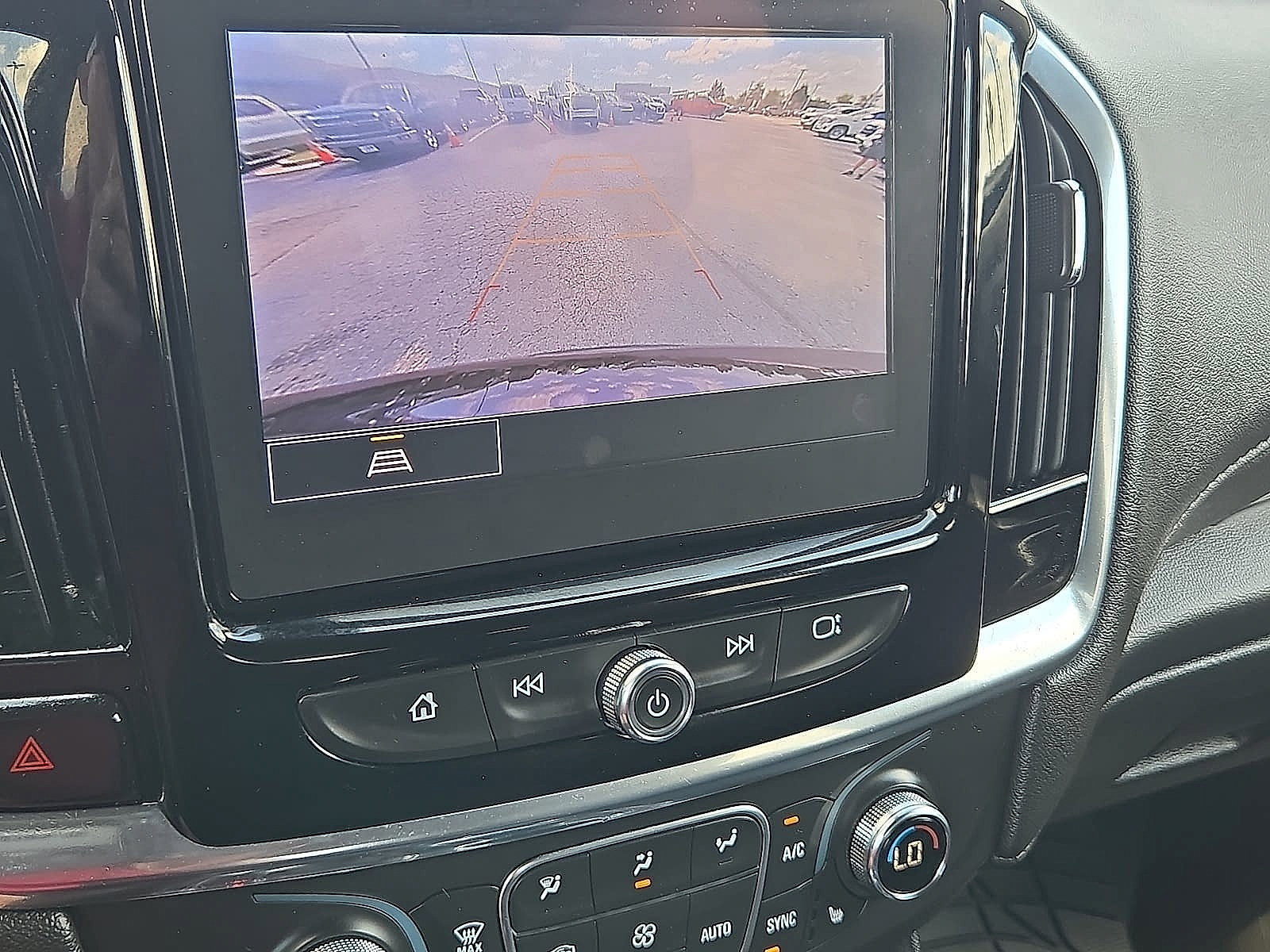 Used 2023 Chevrolet Traverse LT AWD/4WD image 17