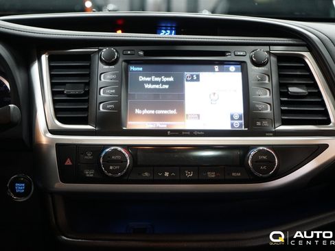 Used 2018 Toyota Highlander XLE image 23