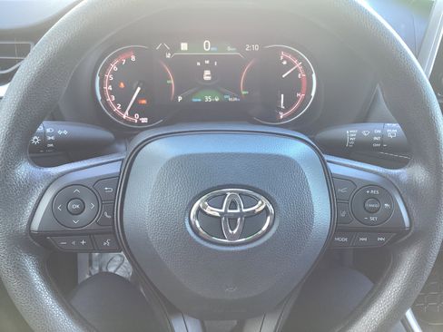 Certified 2025 Toyota RAV4 LE image 40