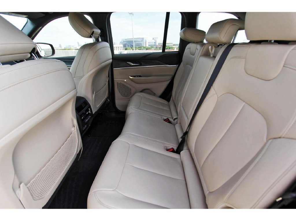 Used 2024 Jeep Grand Cherokee Limited AWD/4WD image 7