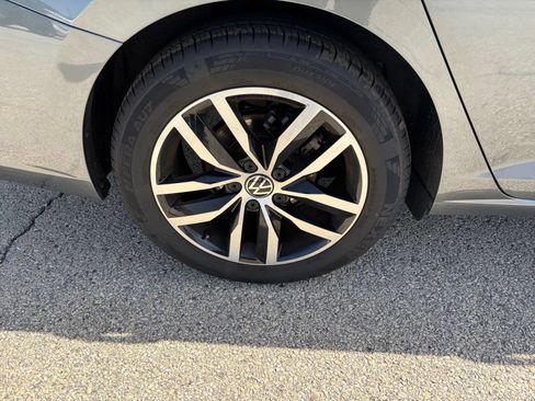 Used 2025 Volkswagen Jetta SE FWD image 31