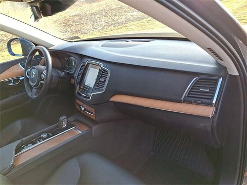 Used 2021 Volvo XC90 T8 Inscription Expression w/ Climate Package image 28