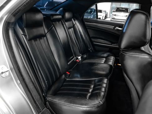 Used 2018 Chrysler 300 S AWD/4WD image 33