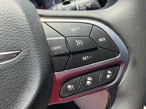 Used 2024 Chrysler Pacifica Touring-L FWD image 23