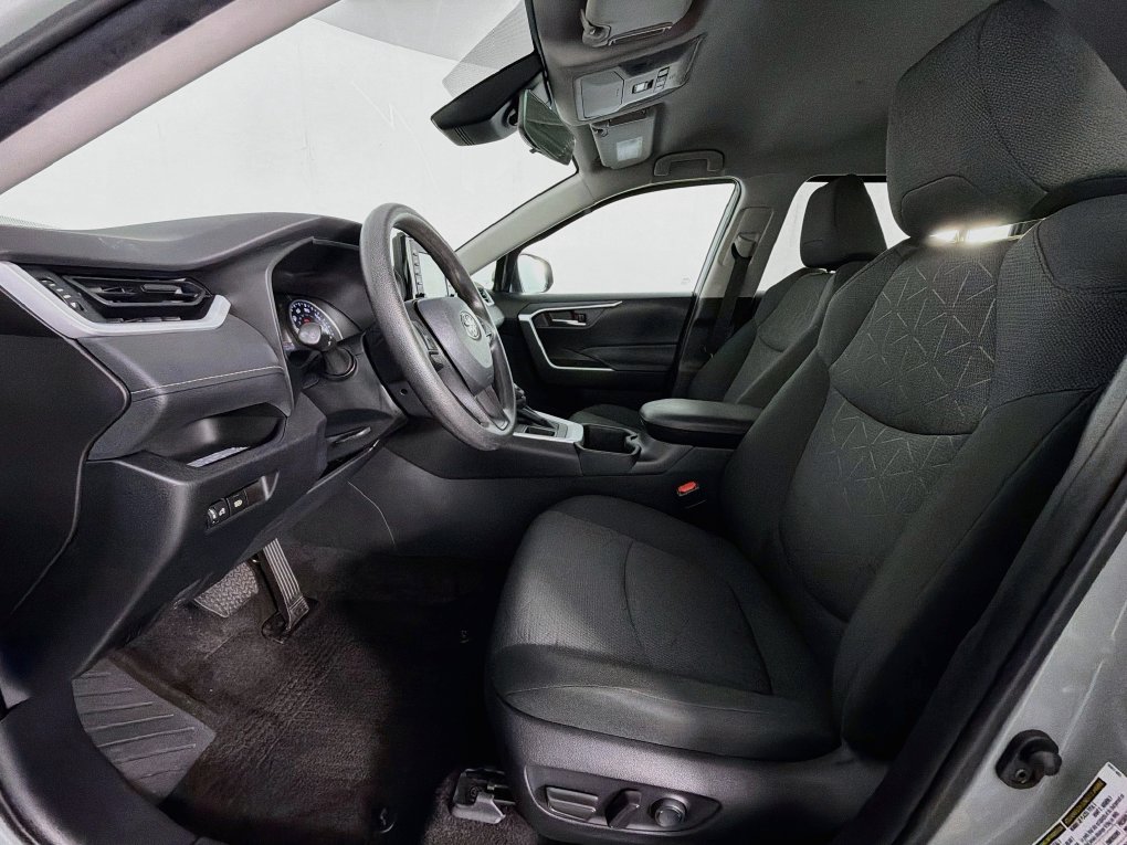Used 2022 Toyota RAV4 XLE FWD image 12