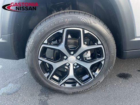 Used 2024 Jeep Compass Latitude image 21