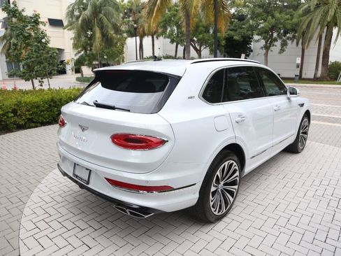 Used 2021 Bentley Bentayga image 6