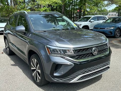 Used 2022 Volkswagen Taos SE w/ IQ.Drive SE Package image 3