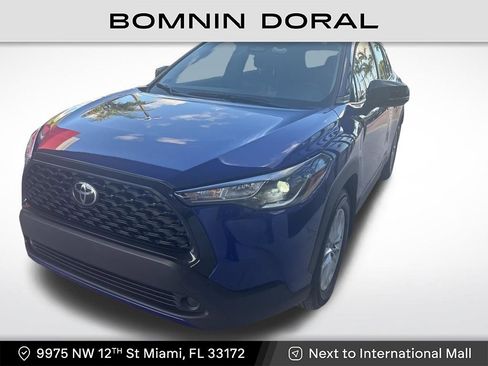 Used 2025 Toyota Corolla Cross LE image 1