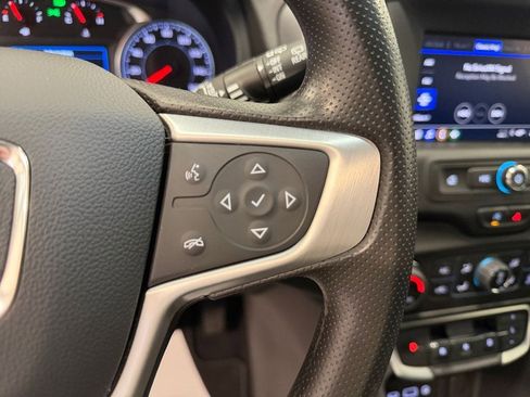 Used 2024 GMC Terrain SLE w/ Driver Convenience Package image 17