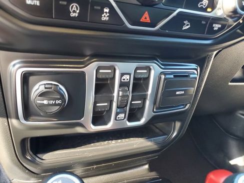 Used 2021 Jeep Wrangler Unlimited Sport AWD/4WD image 22