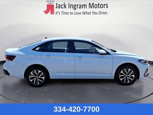 Used 2025 Volkswagen Jetta S image 6