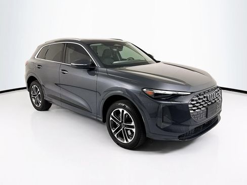 Certified 2025 Audi Q5 Premium w/ Convenience Package AWD/4WD image 3
