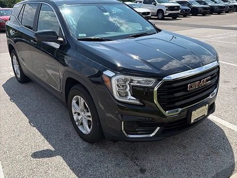 Used 2023 GMC Terrain SLE FWD image 2