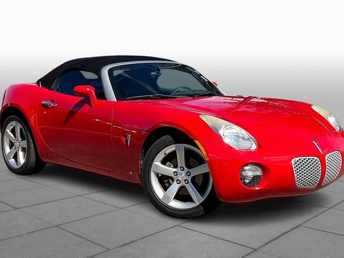 Used 2007 Pontiac Solstice Convertible w/ Premium Package image 2