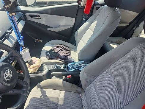 Used 2019 Toyota Yaris L FWD image 5