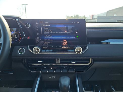 Used 2024 Chevrolet Colorado Z71 w/ Z71 Convenience Package 2 image 21