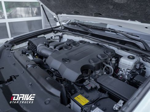 Used 2022 Toyota 4Runner SR5 image 40