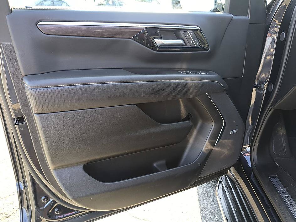 Certified 2025 Chevrolet Tahoe Premier AWD/4WD image 12