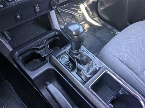 Used 2017 Toyota Tacoma TRD Sport w/ Tow Package (A/T) AWD/4WD image 12