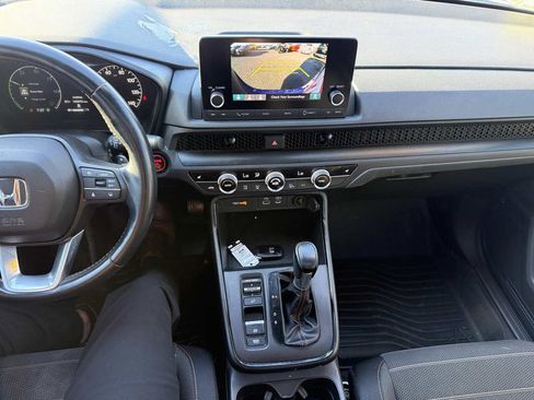 Used 2025 Honda CR-V Sport image 9