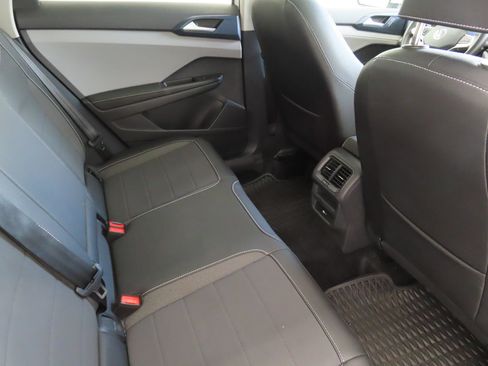 Used 2024 Volkswagen Taos SE w/ Panoramic Sunroof Package AWD/4WD image 25
