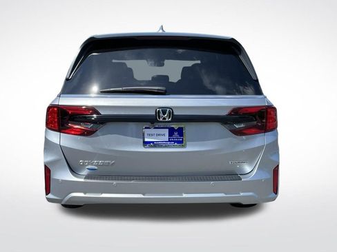 New 2026 Honda Odyssey Touring image 5