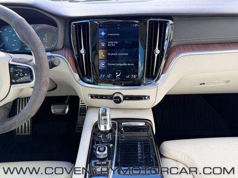 Used 2019 Volvo S60 T8 Inscription image 29