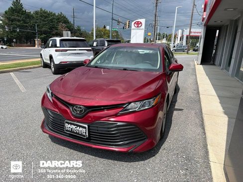 Used 2018 Toyota Camry LE FWD image 1