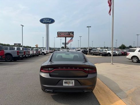 Used 2020 Dodge Charger SXT RWD image 4