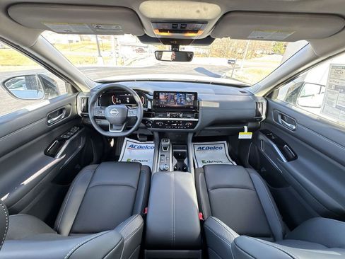 New 2026 Nissan Pathfinder SL image 21