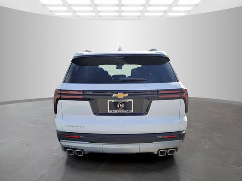 New 2026 Chevrolet Traverse LT w/ Sun and Wheel Package FWD image 5