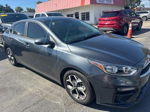 Used 2021 Kia Forte LXS FWD image 3