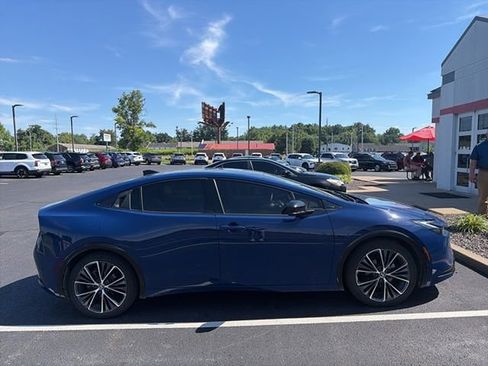 Used 2023 Toyota Prius Limited w/ Limited Premium Package FWD image 12