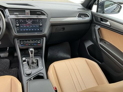 Used 2022 Volkswagen Tiguan SE image 30