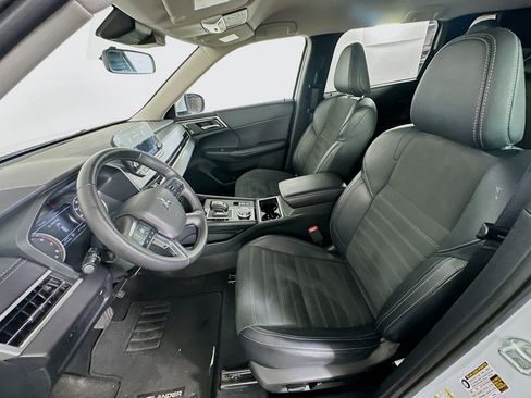 Used 2024 Mitsubishi Outlander SE image 13